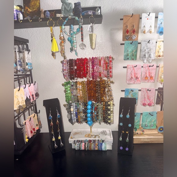 Like this to be notified when I go live! - Picture 3 of 7